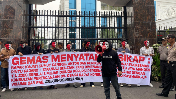 Aksi massa GEMAS unjuk rasa di depan Kejati Sumut.