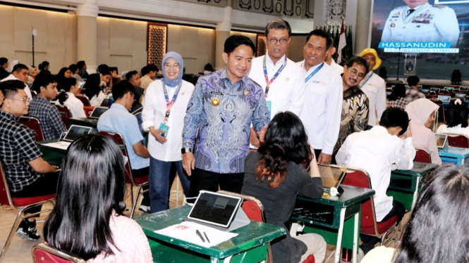 Pj Gubernur Sumut, Hassanudin meninjau ujian CBT UGM.