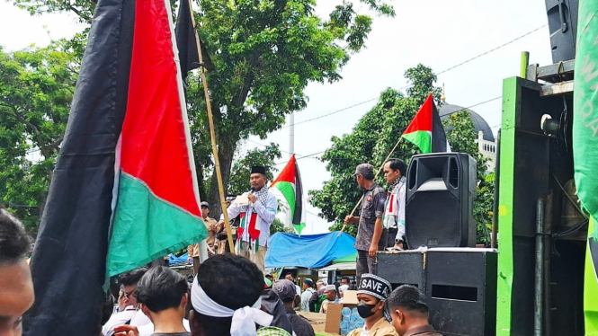 Ribuan massa aksi solidaritas bela Palestina di Kota Medan.