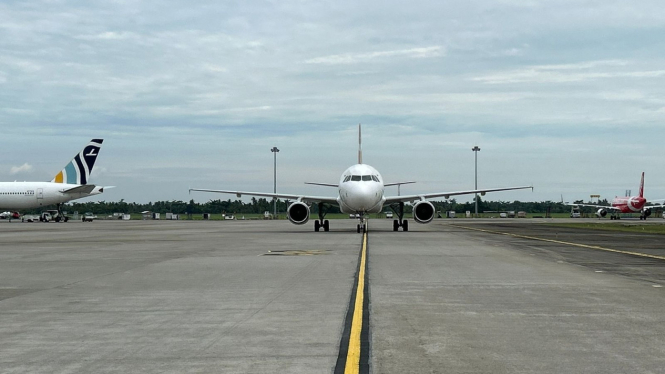 Penerbangan perdana Super Air Jet rute Kualanamu-Pekanbaru.