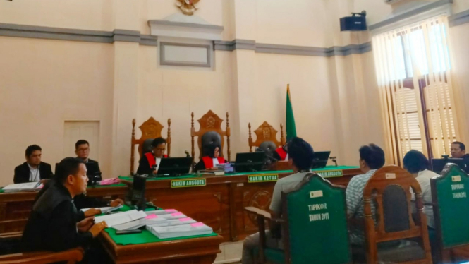 Tiga terdakwa korupsi  pembangunan IPAL di Kota Padangsidimpuan sidang di PN Medan.