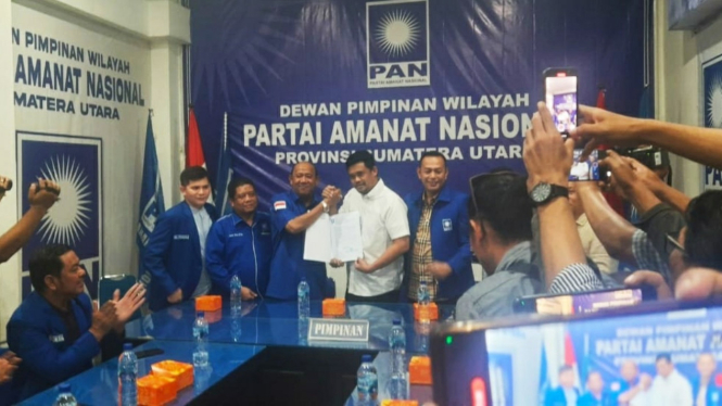 Bacalon Gubernur Sumut, Bobby Nasution menerima surat dukungan PAN untuk Pilgub Sumut 2024.