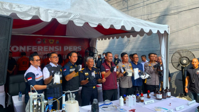 Konferensi pers pengungkapan home industri pil ekstasi di Kota Medan.