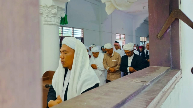 Jamaah Naqsabandiyah menggelar Salat Idul Adha di Deliserdang.