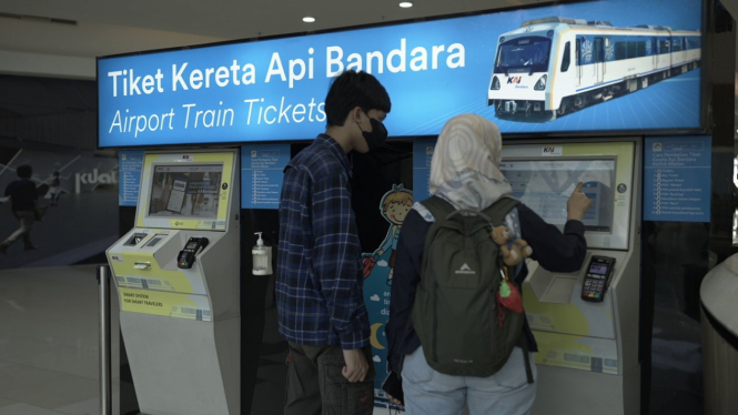 Aktivitas penumpang KAI Bandara.