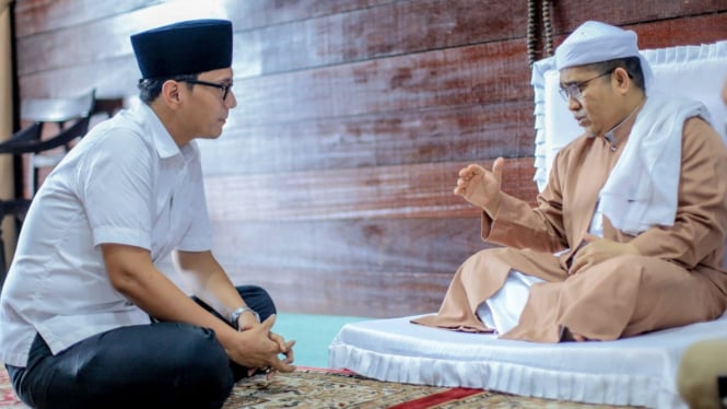 Bacalon Wali Kota Medan, Rico Waas silaturahmi dengan Tuan Guru Besilam, Syekh Zikmal Fuad.