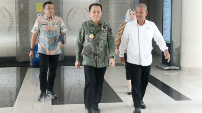 Pj Gubernur Sumut, Agus Fatoni saat bertemu dengan Ketua DPRD Sumut, Sutarto.