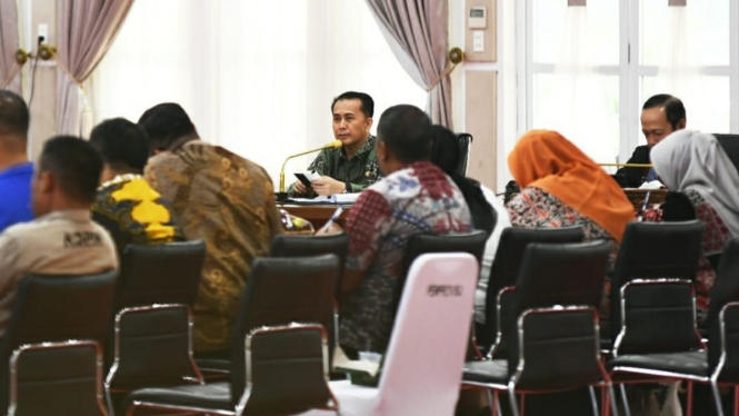 Pj Gubernur Sumut, Agus Fatoni memimpin rapat perdana bersama OPD Provinsi Sumut.