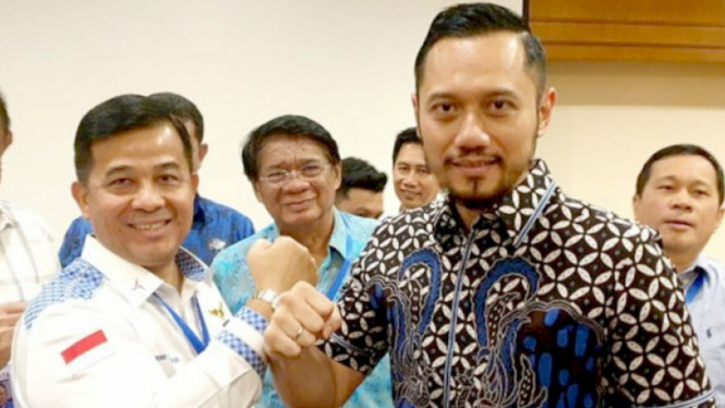 Herri Zulkarnain bersama Ketua Umum DPP Partai Demokrat, Agus Harimurti Yudhoyono.