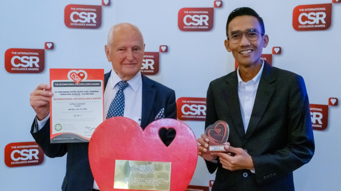 Pertamina Sumbagut menerima penghargaan international CSR di London.