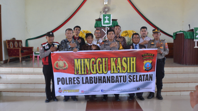 Polres Labusel menggelar Minggu Kasih di GKPI Kota Pinang.