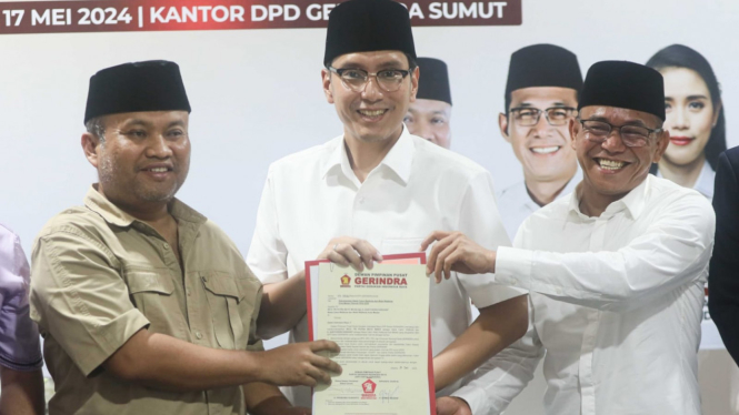 Bacalon Wali Kota dan Wakil Wali Kota Medan, Waas dan H. Zakiyuddin Harahap saat menerima surat dukungan dari Gerindra.