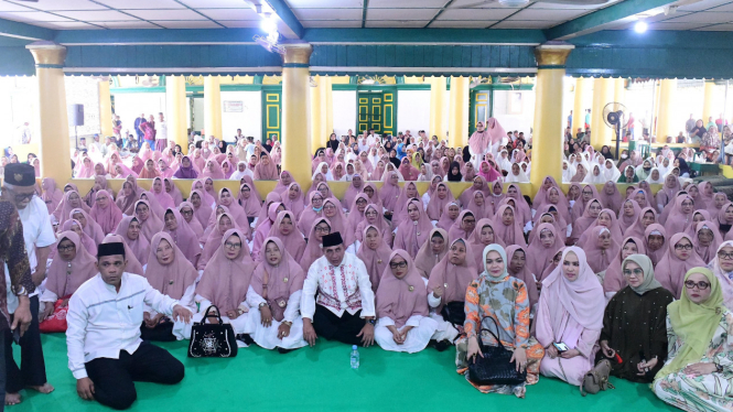 Tokoh masyarakat, Edy Rahmayadi saat menghadiri peringatan 1 Muharram 1446 H di Masjid Raya Sultan Ahmadsyah, Kota Tanjungbalai.