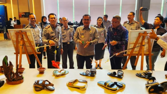 Pembukaan pemeran produk kerajinan tangan WBP Rutan Kelas I Medan di Grand Mercure Medan Angkasa.