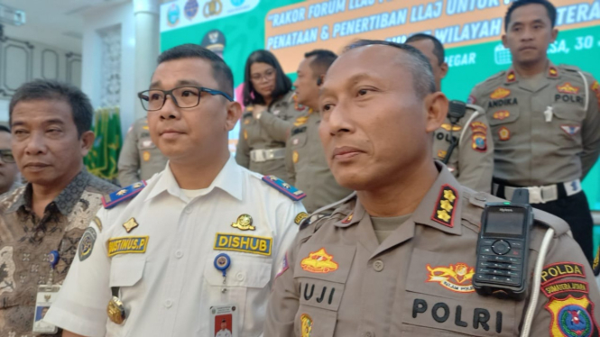 Direktur Lalulintas Polda Sumut, Kombes Pol. Muji, Kadishub Sumut, Agustinus Panjaitan, saat memberikan keterangan pers persiapan penyelenggaraan PON 2024 wilayah Sumut.