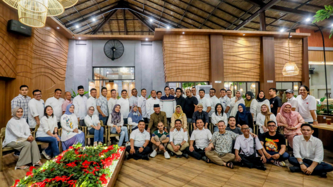 Bacalon Wali Kota Medan, Rico Waas bersama alumni SMA Negeri 2 Medan.