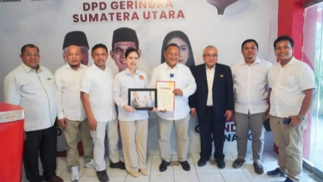 DPD Gerindra Sumut serahkan surat rekomendasi dukungan kepada 2 Bacakada Pilkada Serentak 2024 di Sumut.