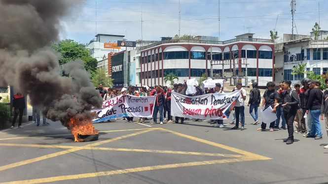 Aksi massa GMNI Medan desak KPK periksa Bobby Nasution terkait Blok Medan.