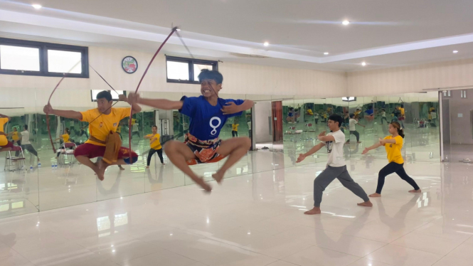 Atlet dancesport tradisional berlatih persiapan PON 2024.