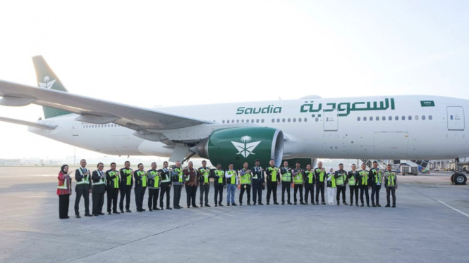 Maskapai Saudia Airline SV 876 di Bandara Internasional Kualanamu.