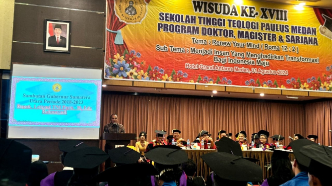 Gubernur Sumut periode 2018-2023, Edy Rahmayadi menghadiri wisuda STT Paulus Medan.