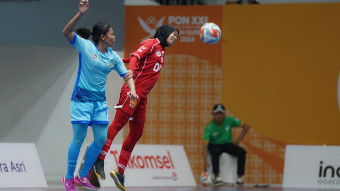 Tim futsal putri Sumut lawan Yogyakarta pada PON 2024 di GOR Futsal Dispora Sumut.