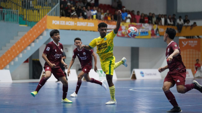 Tim Futsal Papua Pengunungan melawan Sulsel di PON 2024.