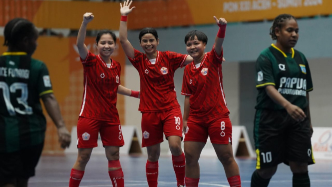 Tim Futsal Putri DKI Jakarta saat lawan Papua Pegunungan di PON 2024 Aceh-Sumut.