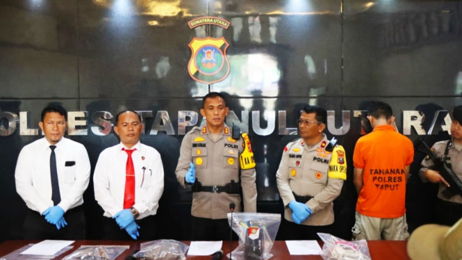 Konferensi pers kasus pembunuhan di Tapanuli Utara