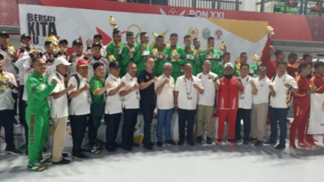 Tim Barongsai Sumut raih medali emas nomor Naga Kecepatan di PON 2024.