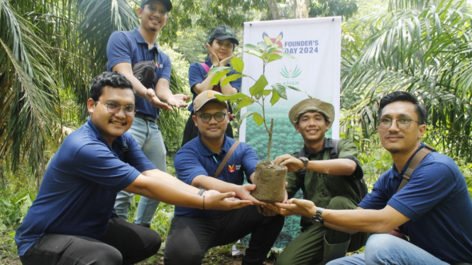 PT Saudara Sejati Luhur lakukan penanaman pohon dalam rangka memperingati 57 Tahun RGE Founder's Day 2024.