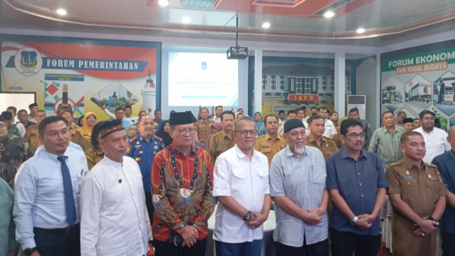 Mantan Wali Kota Tebing Tinggi, Eddy Syofian berikan masukan penyusunan RPJPD Tebing Tinggi 2025-2045.