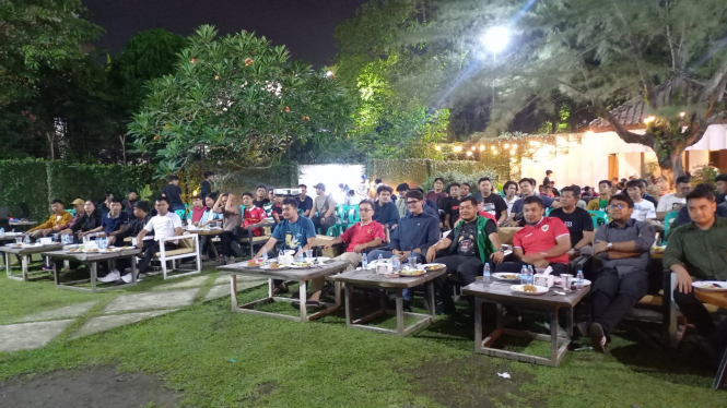 Masyarakat Muda menggelar nonton bareng Timnas Indonesia vs Australia.