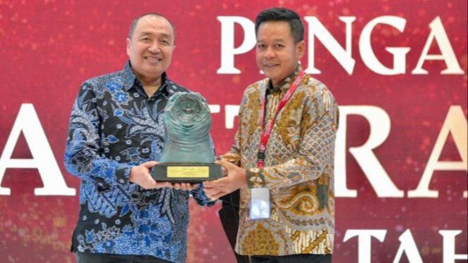 Rektor USU, Prof. Muryanto Amin sabet penghargaan Paritrana Awards 2024.