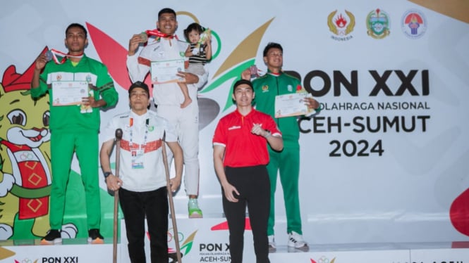 Rio Maholtra, atlet Sumsel raih medali emas cabor atletik 110 meter gawang PON 2024.