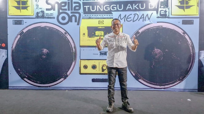 Bacalon Wakil Wali Kota Medan, Zakiyuddin Harahap nonton konser SO7 'Tunggu Aku Di' Medan.