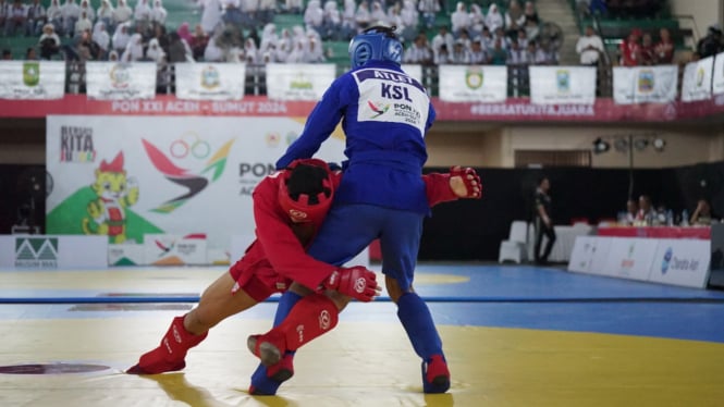 Pertandingan cabor Sambo PON 2024 di GOR Serbaguna Stabat, Langkat.