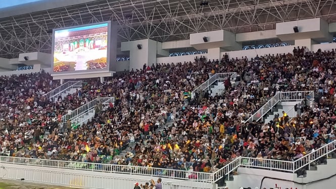 Ribuan orang menyaksikan closing ceremony PON 2024 di Stadion Utama Sumut.