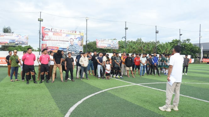 Calon Wakil Wali Kota Medan, Zakiyuddin Harahap saat membuka Turnamen Mini Soccer.