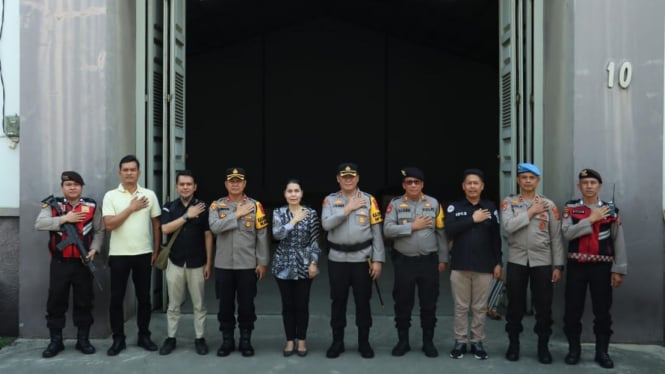 Logistik Pilkada Medan tiba di gudang KPU Medan di kawasan Mabar.