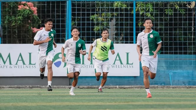 Pemain PSMS Medan berlatih bersiap menghadapi pertandingan.