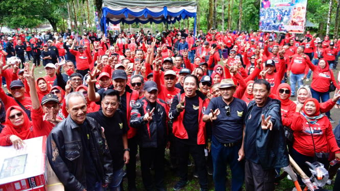 Cagub Sumut, Edy Rahmayadi bersama ratusan bikers saat Touring Silaturahmi Anak Motor di Kabupaten Deliserdang.