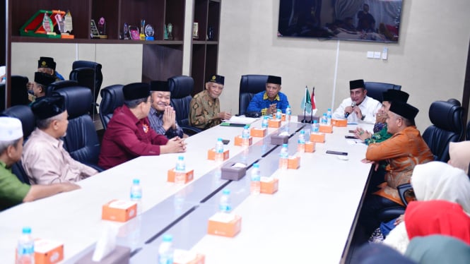 Calon Gubernur Sumut, Edy Rahmayadi bersilaturahmi dengan PW Muhammadiyah Sumut.