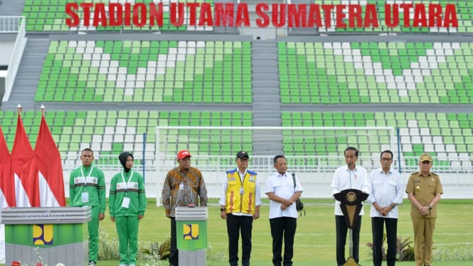 Presiden RI, Joko Widodo saat meresmikan Stadion Utama Sumatera Utara.