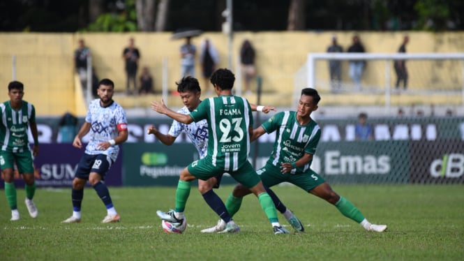 Laga PSMS Medan dengan PSPS Pekanbaru di Stadion Baharoeddin Siregar.