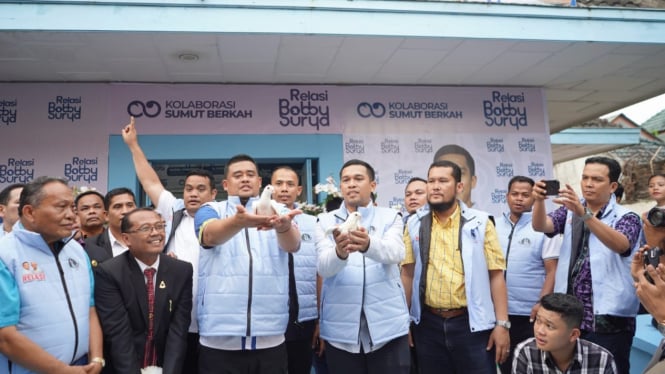 Calon Gubernur Sumut nomor urut 1, Bobby Nasution bersama Relawan Lentera Kasih.