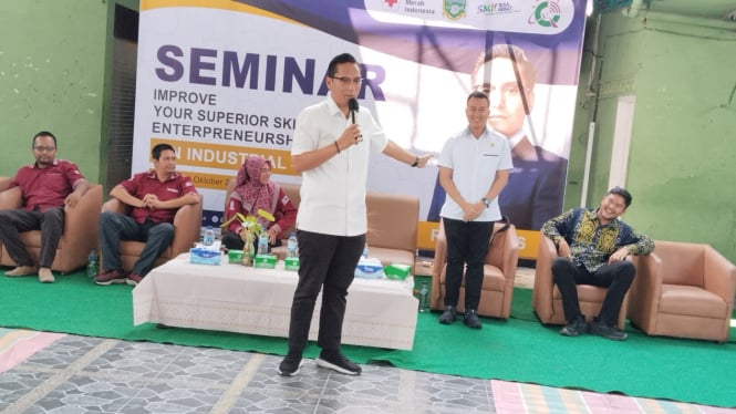 Calon Wali Kota Medan, Rico Waas memotivasi pelajar menjadi enterpreneur di SMK Tritech Informatika.