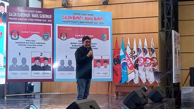 Ketua DPP PDI Perjuangan Bidang Ideologi dan Kaderisasi, Djarot Saiful Hidayat saat memberikan sambutan Rakercabsus DPC PDIP Batubara.