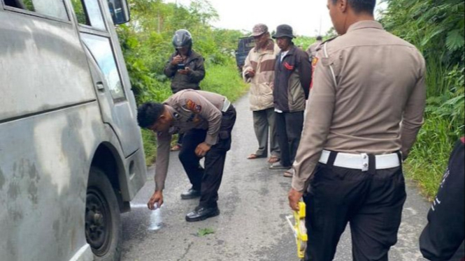 Polisi lakukan olah TKP kecelakaan di Taput.