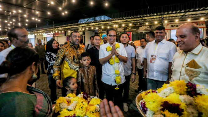 Calon Wali Kota Medan, Rico Waas hadiri Deepavali.